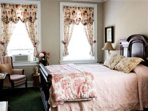 Kenmore Inn Fredericksburg Room photo